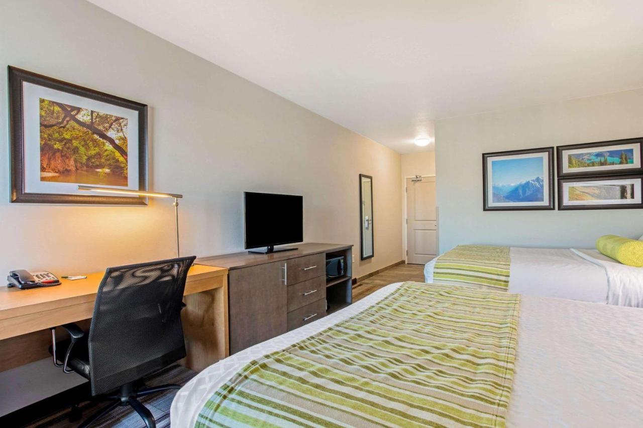 La Quinta By Wyndham Hotel