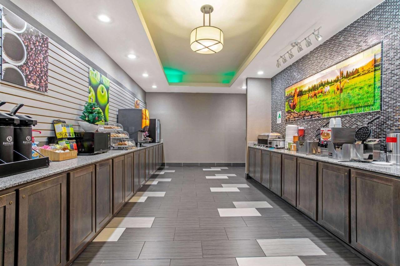 La Quinta By Wyndham Hotel